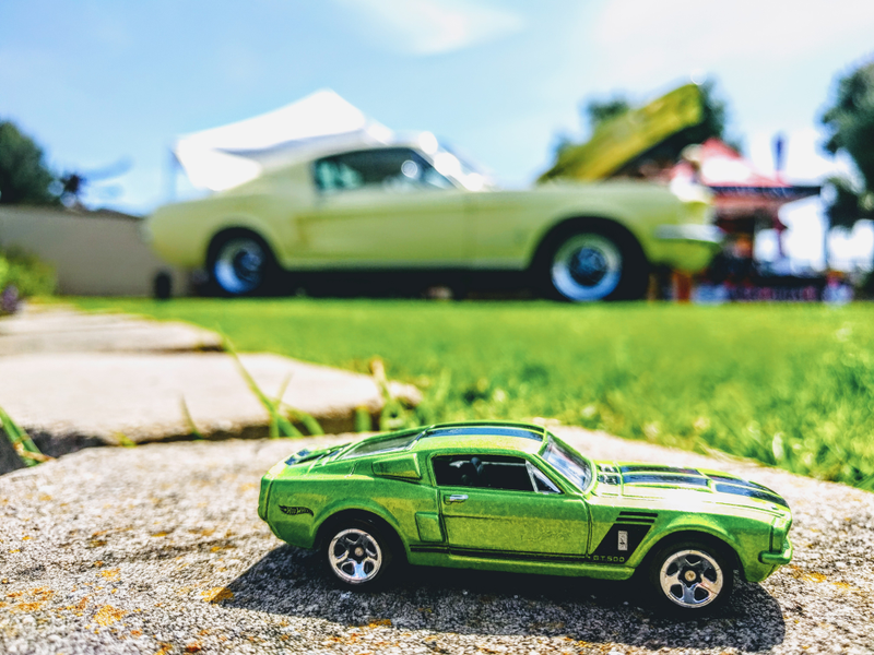 Illustration for article titled Survival Saturday: I figured out how to not get vehicularly manslaughtered at a Mustang show